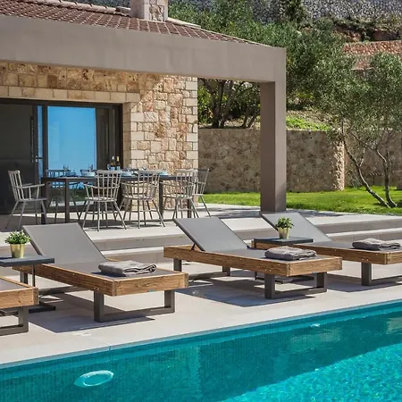 ヴィラ Echos アルゴストリオン