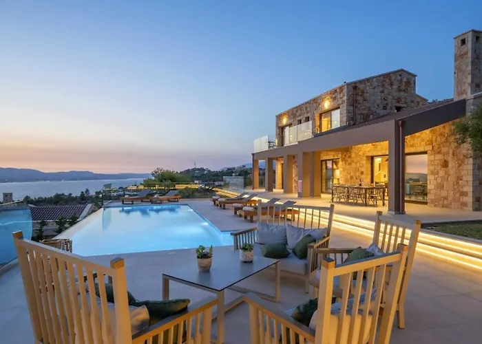 ヴィラ Echos アルゴストリオン