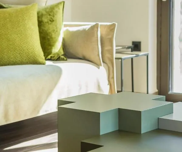 Echos 아르고스톨리온